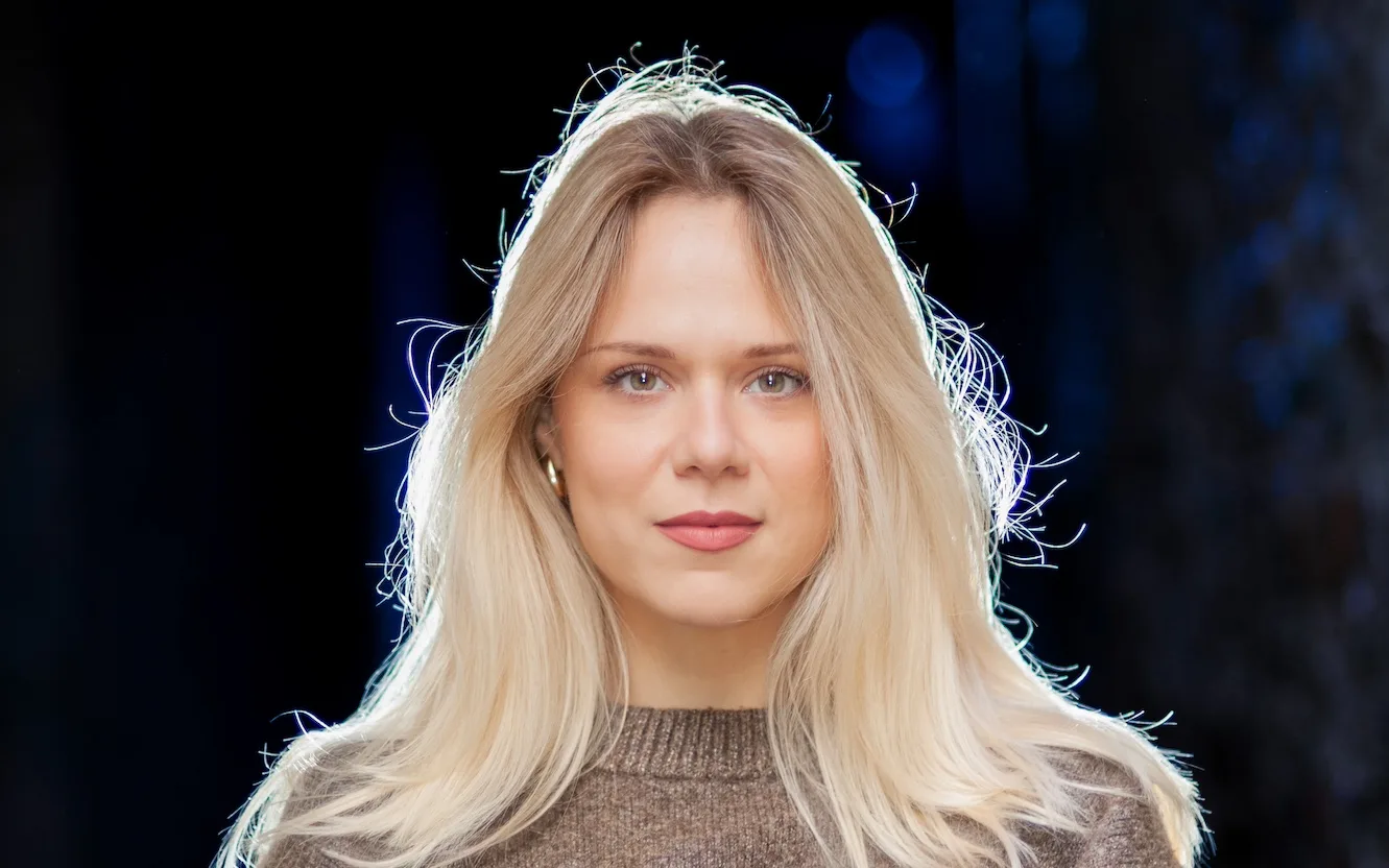 Beautiful studio portrait with rim lighting and filled shadows